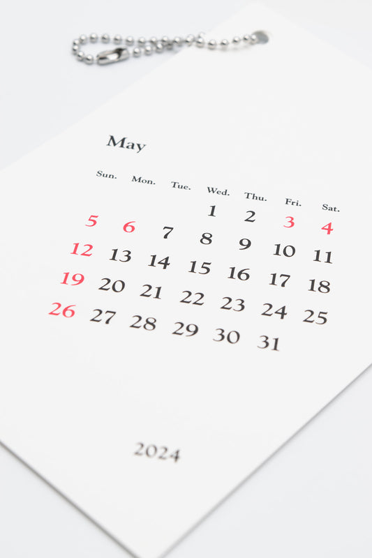 Goudy（ガウディ）書体の壁掛けカレンダー 2024年 祝日対応