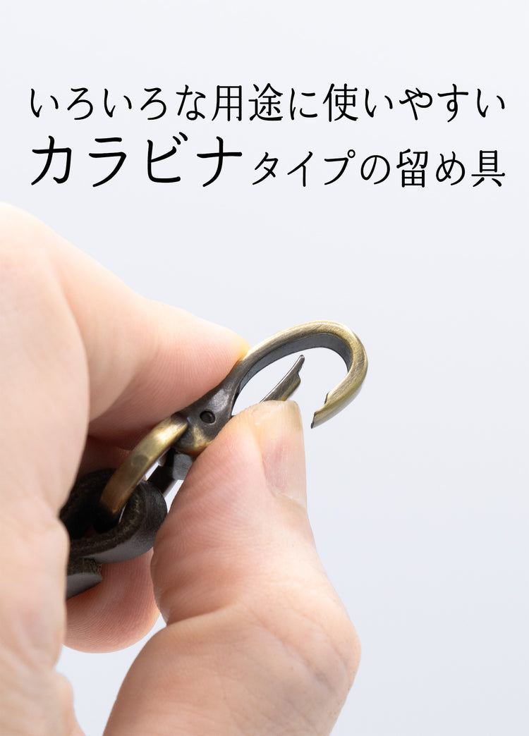 ビンテージ加工された本革のスマホストラップ